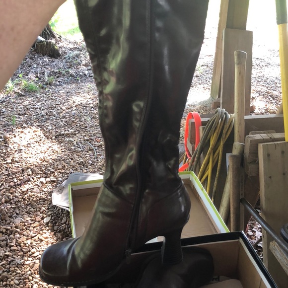 Boots - Picture 3 of 5